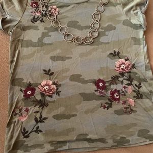 Camp and floral T-shirt Small